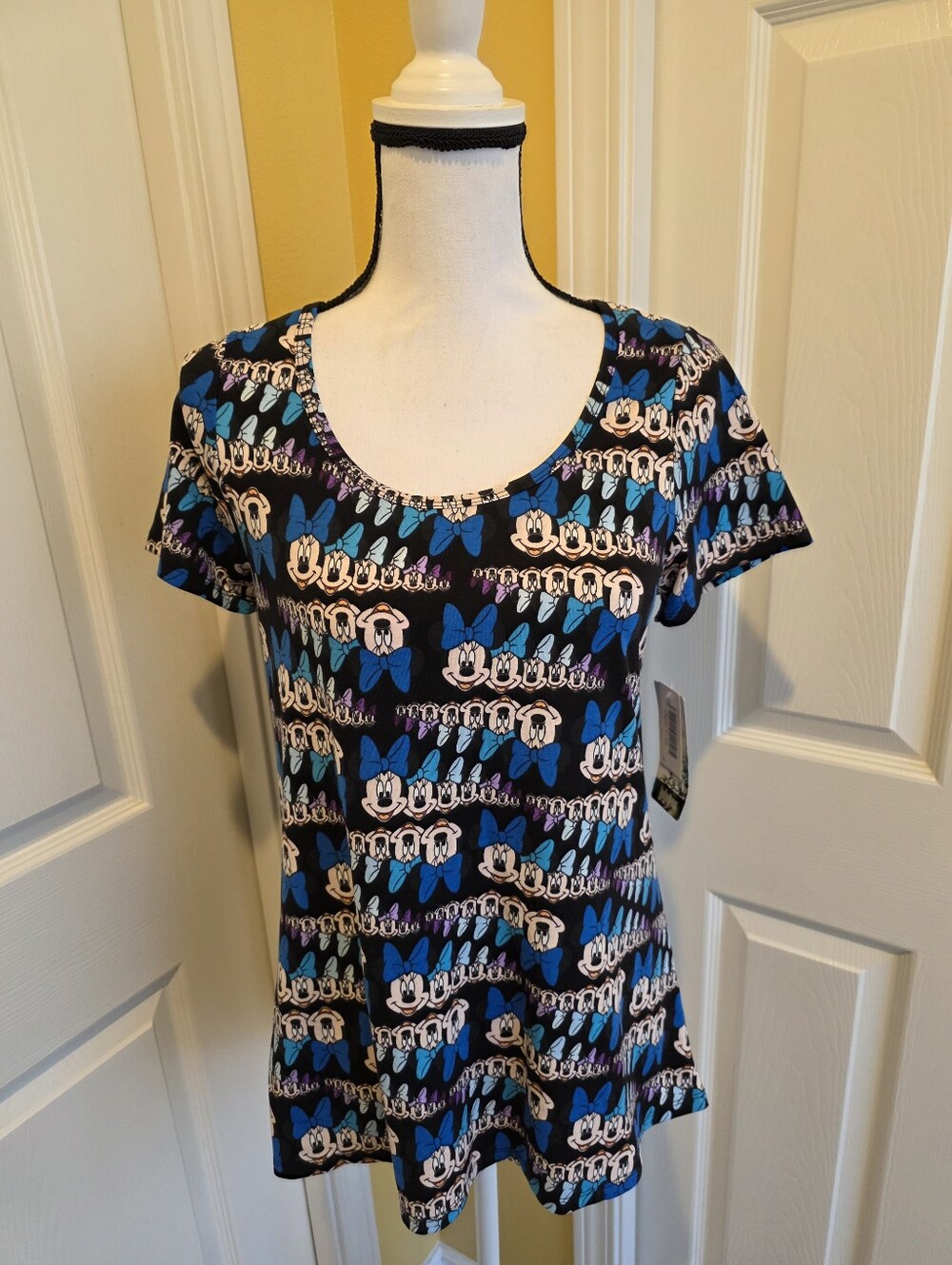 LULAROE DISNEY MINNIE MOUSE T SHIRT, SIZE XS, NWT